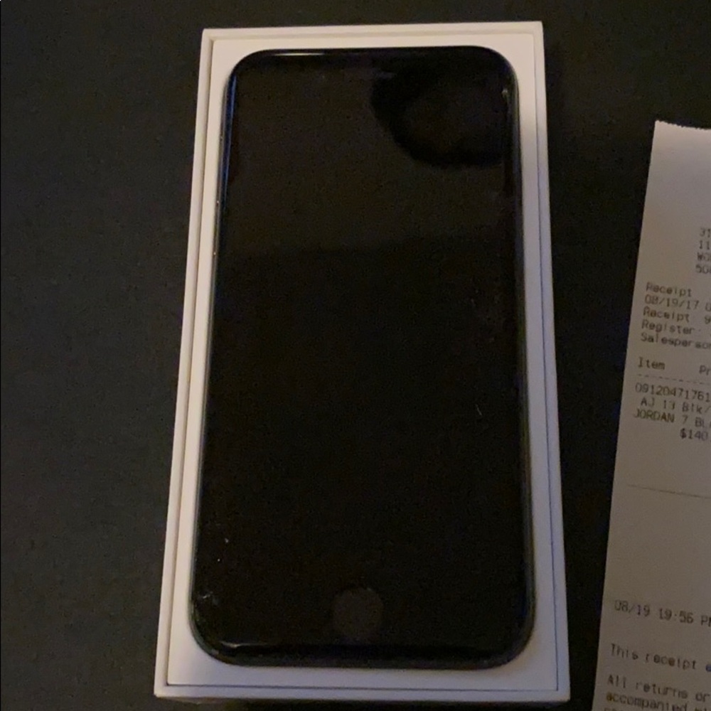 iPhone 8 (32gb) black used unlocked